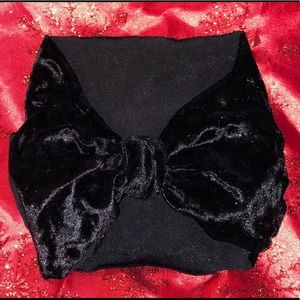 Black Velvet Stretch Wrap Bow